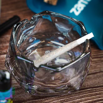 Cendrier en verre (Zamnesia)