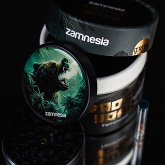 Frost Roar (Zamnesia Seeds) - 7 Graines féminisées + Grinder