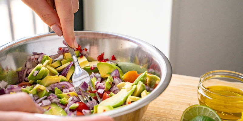 Vous Pouvez Écraser Manuellement Les Avocats Avec Une Fourchette Ou Un Pilon Et Un Mortier