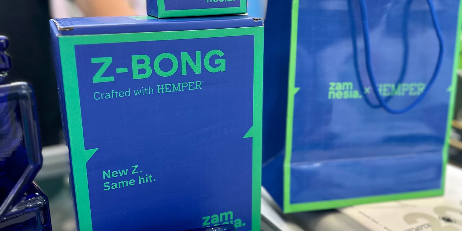 De nouveaux bongs sur le stand Hemper De nouveaux bongs sur le stand Hemper
