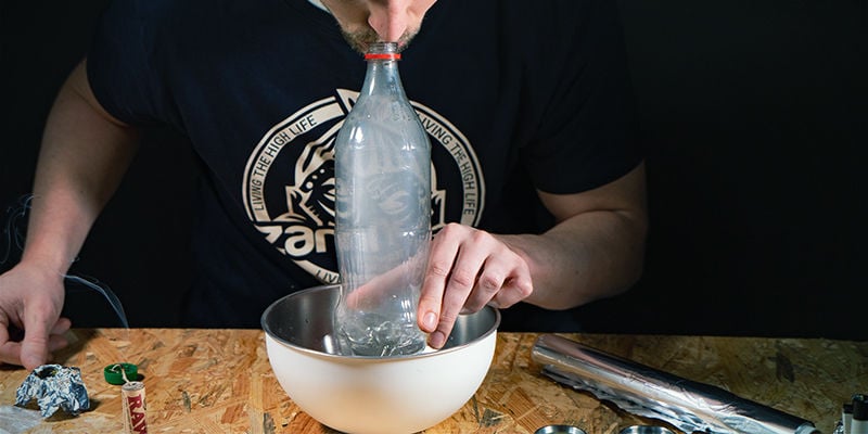 Bang À Gravité En Cascade: Mettez Votre Bouche Sur L’embout Et Inhalez Puissamment