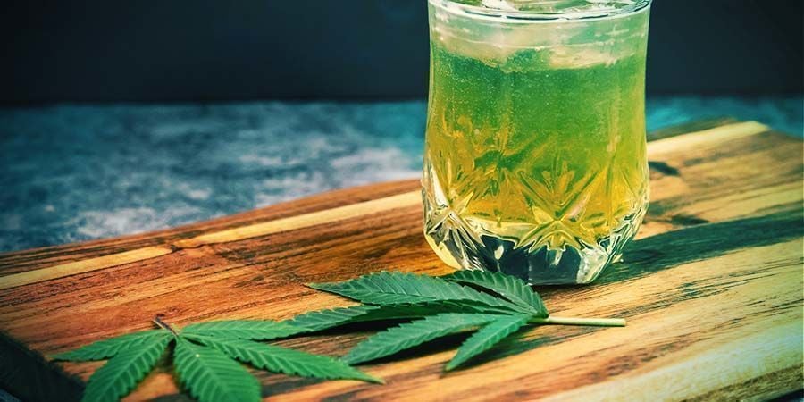 Boire Des Infusions Thérapeutiques De Cannabis