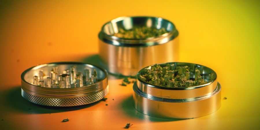 LES PARTIES D’UN GRINDER