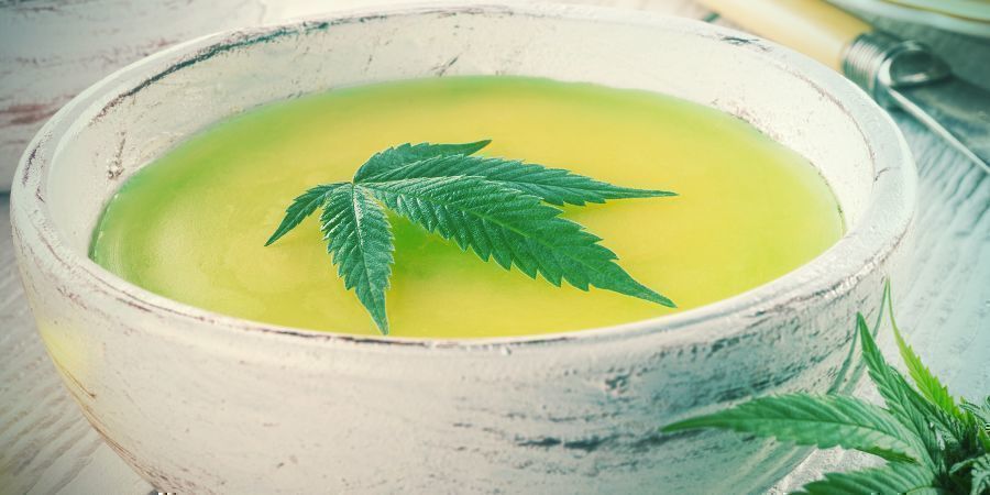 COMMENCEZ DU BON PIED AVEC LE CANNABEURRE