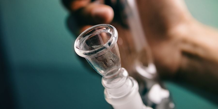 SMOKE HASH IN A PIPE OR BONG