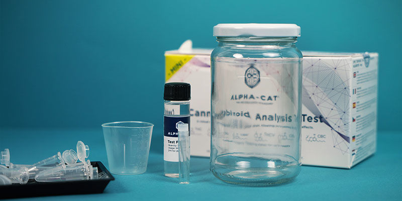 Tester Avec Le Mini Kit Test De Cannabinoïde Alpha-Cat