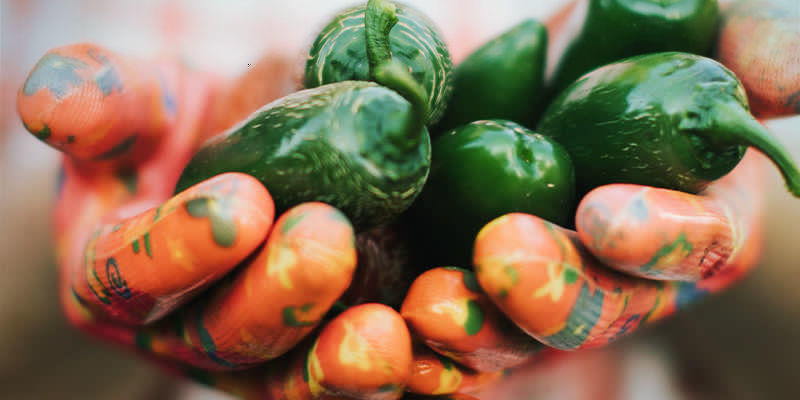 Toujours Manipuler Les Piments Avec Précaution