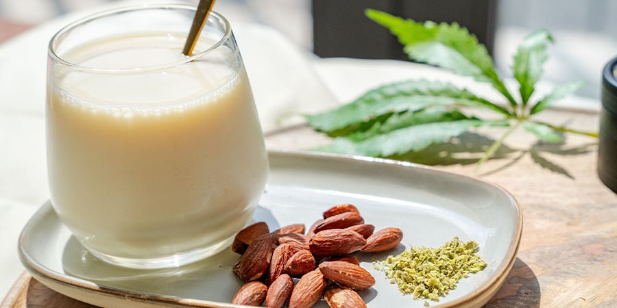 Recette De Lait D'Amande Végan Au Cannabis