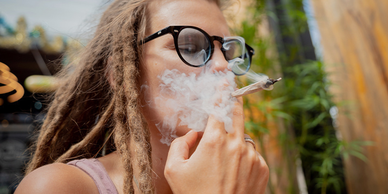 Inhaler du cannabis : Cela demande de la pratique