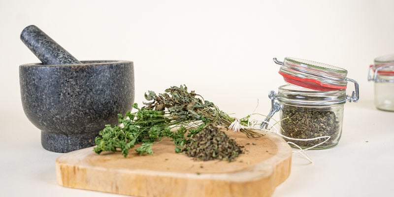 Pourquoi faire sécher les herbes aromatiques ?