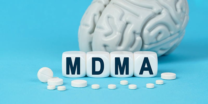 Qu’est-ce qui provoque la désagréable redescente de MDMA ?