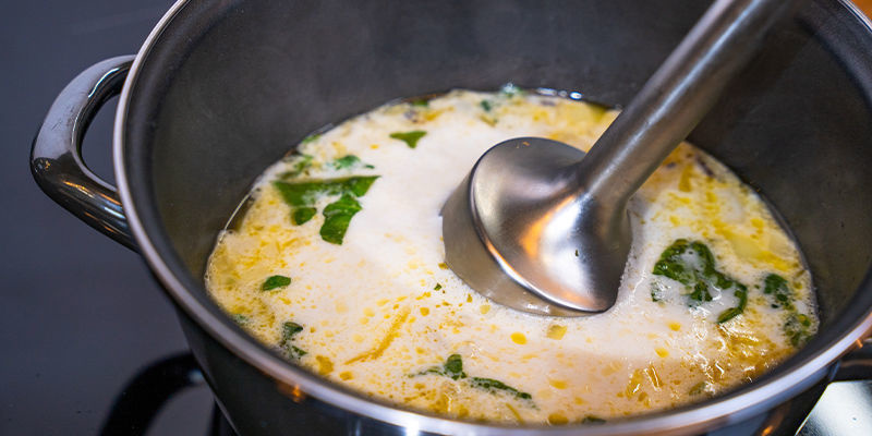 Mixez Partiellement Si Vous Voulez Garder Des Morceaux, Ou Complètement Pour Une Soupe Veloutée