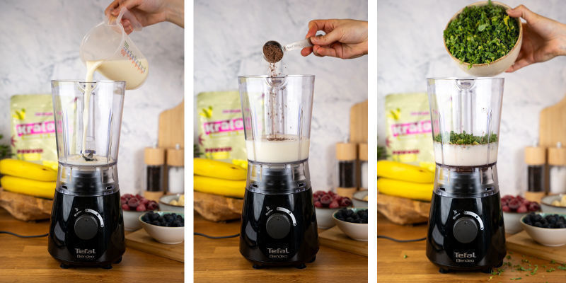 Versez la poudre de cacao, la cannelle, le lait et le chou kale cru dans le mixeur.