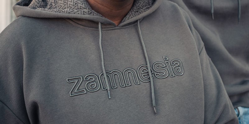 Zamnesia Sweat à Capuche Brodé Gris