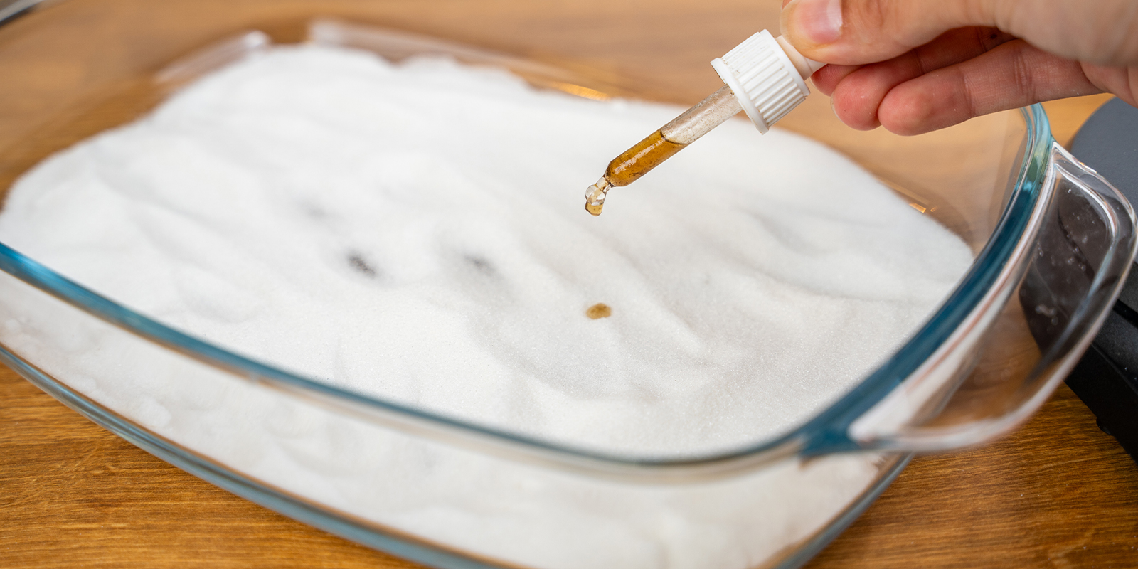 Étape 1 : Mélanger le sucre et la teinture Étape 1 : Mélanger le sucre et la teinture