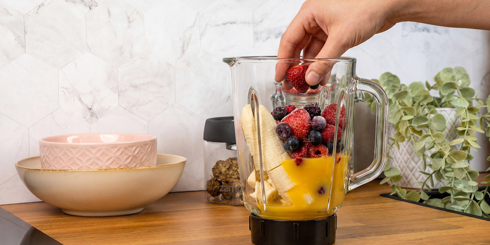 Ajouter les fruits dans le blender