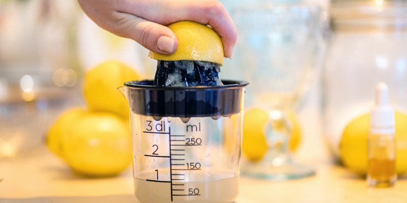 Tout Commence Par L’extraction De Jus De Citron