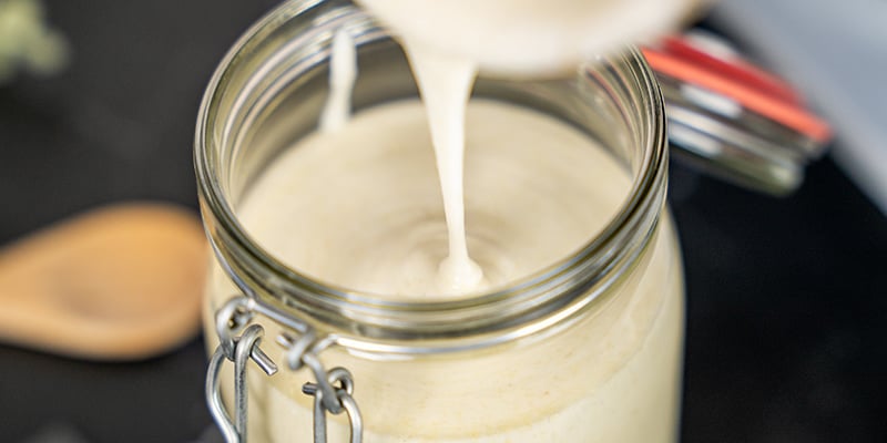 Mettez ensuite votre yaourt au haschich dans un récipient et conservez-le au réfrigérateur jusqu’à ce qu’il soit refroidi.