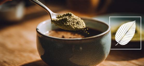Peut-on mélanger kratom et café le matin ?